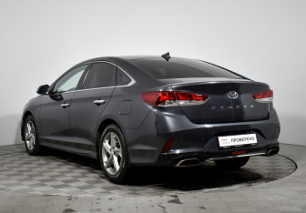 Подержанный автомобиль Hyundai Sonata 2018 года (7 фото)