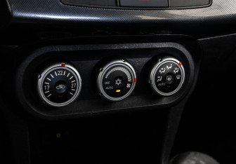 Подержанный автомобиль Mitsubishi Lancer Sedan 2008 года (12 фото)