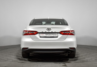 Подержанный автомобиль Toyota Camry Sedan 2019 года (6 фото)