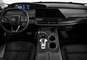 Подержанный автомобиль Changan UNI-K 2023 года (16 фото)