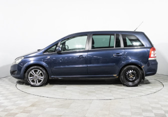 Подержанный автомобиль Opel Zafira Compactvan 2010 года (8 фото)
