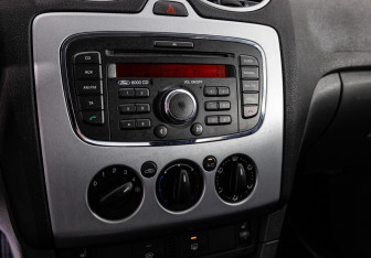 Подержанный автомобиль Ford Focus Sedan 2007 года (13 фото)