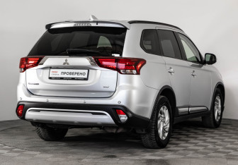 Подержанный автомобиль Mitsubishi Outlander 2021 года (5 фото)