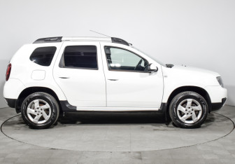 Подержанный автомобиль Renault Duster 2016 года (4 фото)