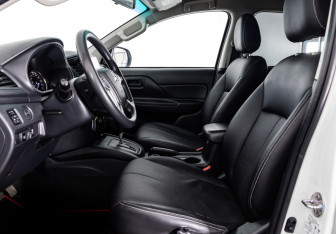 Подержанный автомобиль Mitsubishi L200 2022 года (20 фото)