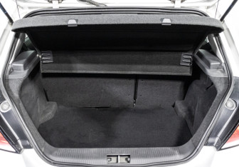 Подержанный автомобиль Opel Astra Hatchback 2006 года (18 фото)
