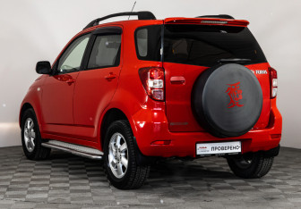 Подержанный автомобиль Daihatsu Terios 2006 года (7 фото)