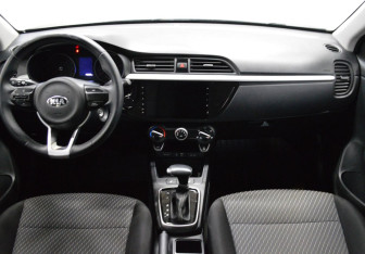 Подержанный автомобиль Kia Rio Sedan 2018 года (14 фото)