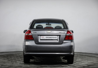 Подержанный автомобиль Chevrolet Aveo Sedan 2010 года (6 фото)