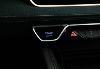 Подержанный автомобиль Geely Monjaro 2023 года (18 фото)