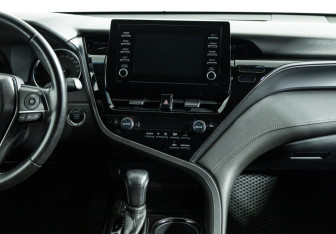 Подержанный автомобиль Toyota Camry Sedan 2021 года (14 фото)