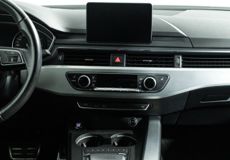 Подержанный автомобиль Audi A4 Sedan 2016 года (14 фото)