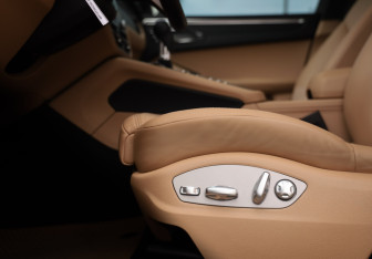 Подержанный автомобиль Porsche Macan 2021 года (26 фото)