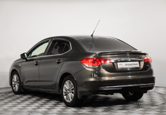 Подержанный автомобиль Citroen C4 Sedan 2014 года (7 фото)