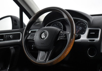 Подержанный автомобиль Volkswagen Touareg 2015 года (15 фото)