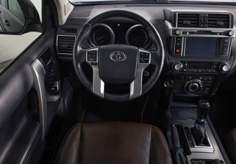Подержанный автомобиль Toyota Land Cruiser Prado 2016 года (10 фото)