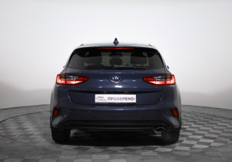 Подержанный автомобиль Kia Ceed Hatchback 2021 года (6 фото)