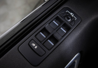 Подержанный автомобиль Land Rover Discovery Sport 2016 года (17 фото)