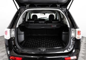 Подержанный автомобиль Mitsubishi Outlander 2014 года (20 фото)