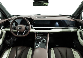 Подержанный автомобиль Geely Monjaro 2023 года (13 фото)