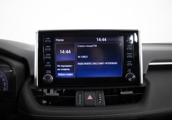 Подержанный автомобиль Toyota RAV4 2019 года (15 фото)