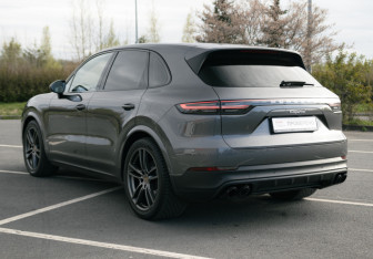 Подержанный автомобиль Porsche Cayenne 2020 года (13 фото)