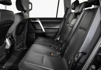 Подержанный автомобиль Toyota Land Cruiser Prado 2018 года (12 фото)