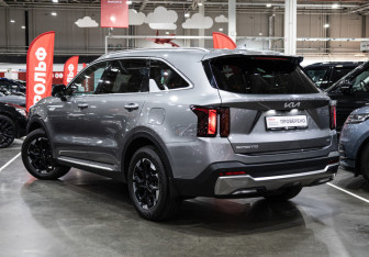 Подержанный автомобиль Kia Sorento 2024 года (9 фото)