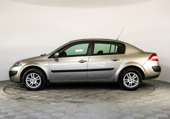 Подержанный автомобиль Renault Megane Sedan 2008 года (8 фото)