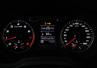 Подержанный автомобиль Audi Q3 2014 года (12 фото)