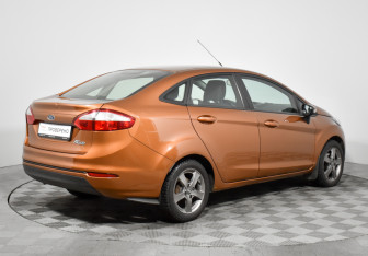 Подержанный автомобиль Ford Fiesta Sedan 2016 года (5 фото)