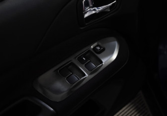 Подержанный автомобиль Mitsubishi Lancer Sedan 2006 года (13 фото)