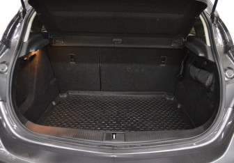 Подержанный автомобиль Opel Astra Hatchback 2011 года (16 фото)