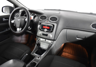 Подержанный автомобиль Ford Focus Hatchback 2011 года (9 фото)