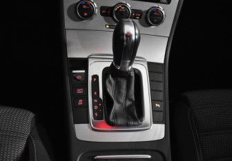 Подержанный автомобиль Volkswagen Passat CC 2012 года (17 фото)