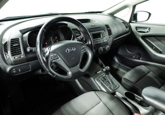 Подержанный автомобиль Kia Cerato Sedan 2013 года (11 фото)