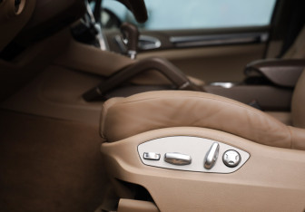 Подержанный автомобиль Porsche Cayenne 2013 года (20 фото)