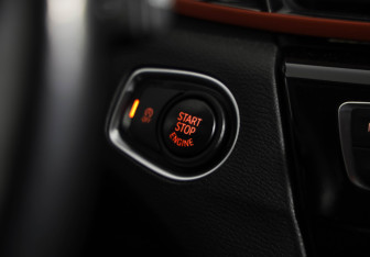 Подержанный автомобиль BMW X1 2017 года (15 фото)