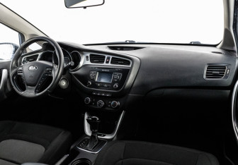 Подержанный автомобиль Kia Ceed Hatchback 2013 года (9 фото)