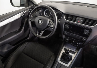 Подержанный автомобиль Skoda Octavia Liftback 2016 года (8 фото)