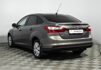 Подержанный автомобиль Ford Focus Sedan 2014 года (7 фото)