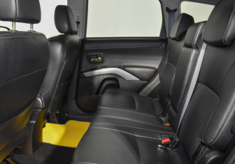 Подержанный автомобиль Mitsubishi Outlander 2011 года (12 фото)