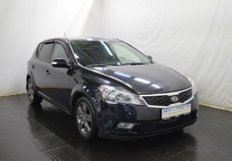 Подержанный автомобиль Kia Ceed Hatchback 2010 года (3 фото)