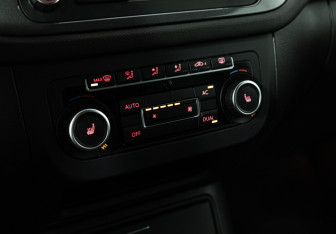 Подержанный автомобиль Volkswagen Tiguan 2012 года (15 фото)