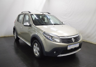 Подержанный автомобиль Renault Sandero 2012 года (3 фото)