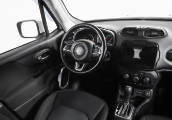 Подержанный автомобиль Jeep Renegade 2018 года (9 фото)