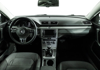 Подержанный автомобиль Volkswagen Passat Sedan 2012 года (13 фото)