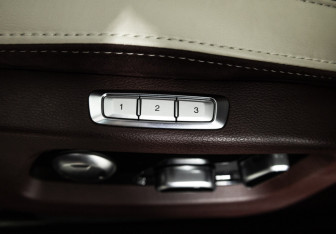 Подержанный автомобиль Hongqi H9 2023 года (15 фото)