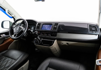 Подержанный автомобиль Volkswagen Multivan 2015 года (11 фото)