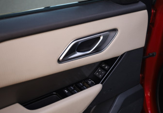 Подержанный автомобиль Land Rover Range Rover Velar 2020 года (25 фото)